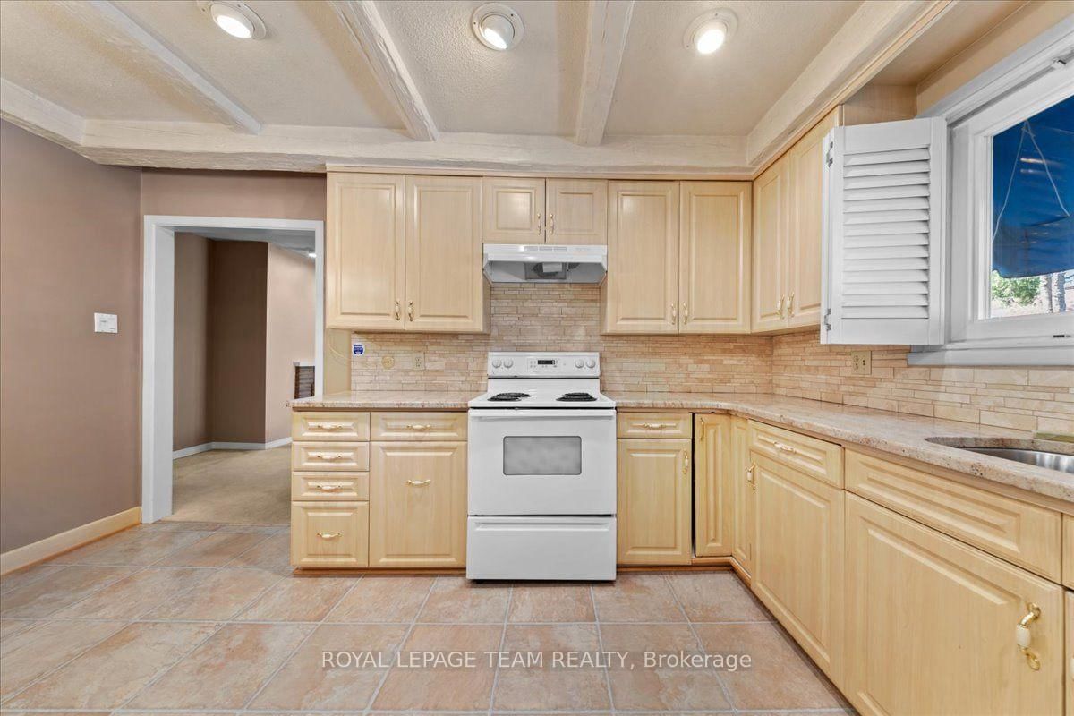 2000 Norway Crescent • Ottawa, ON photo 16