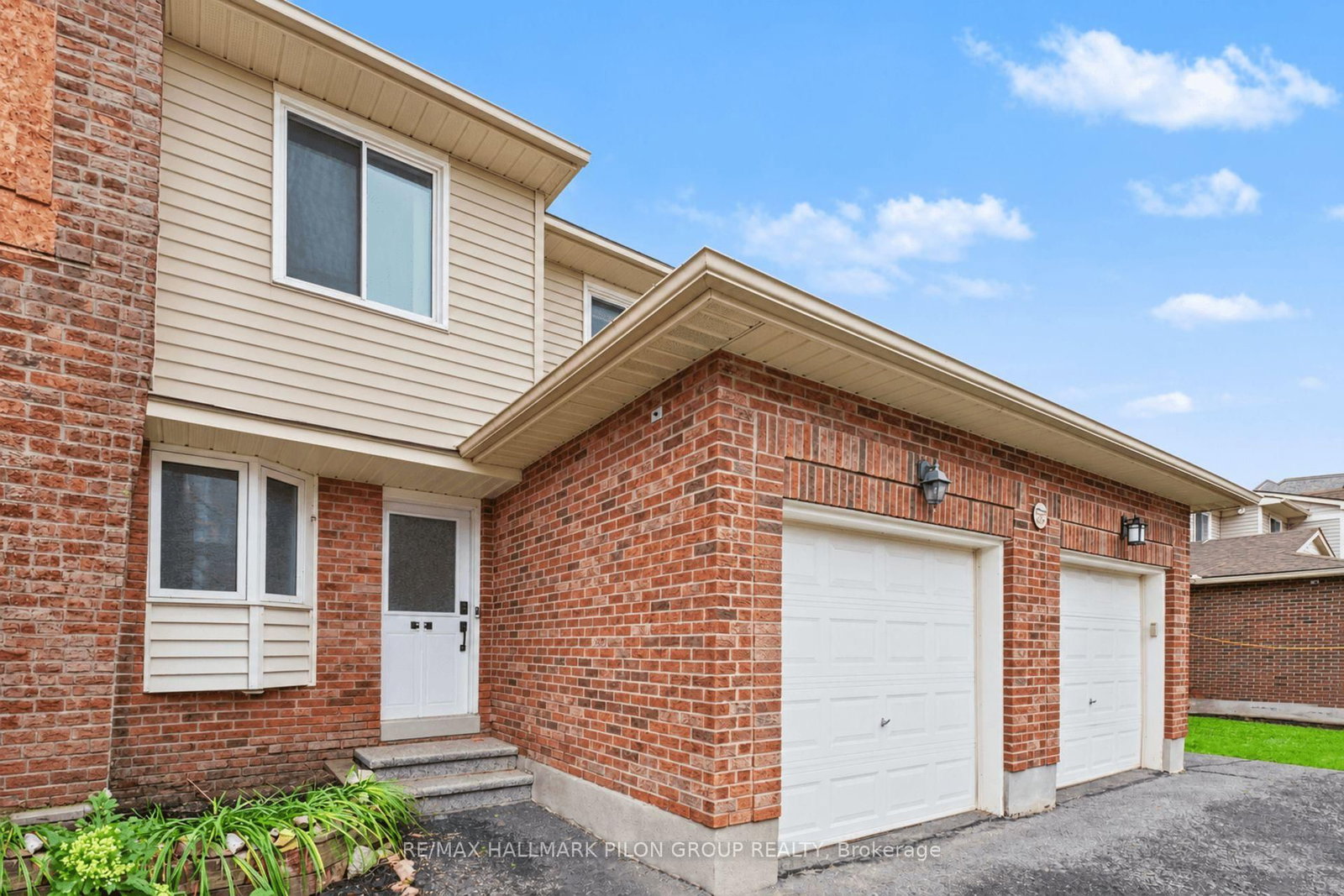 Townhouse for sale at B-106 Valley Stream Drive, Ottawa, Ontario, K2H 9E1 - Leslie Park - MLS: X13796866