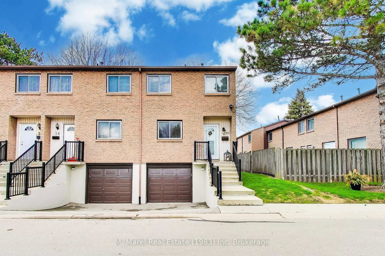 Townhouse for sale at 57-250 Magnolia Drive, Hamilton, Ontario, L9C 6M3 - Fessenden - MLS: X13797290