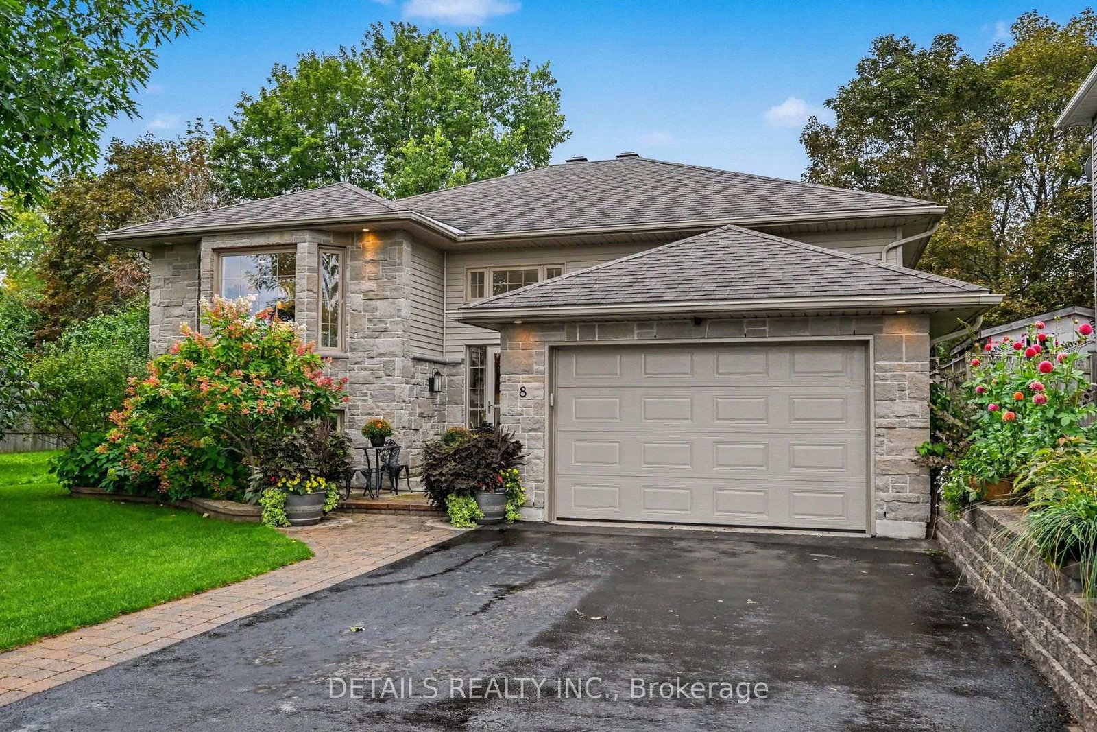 8 Francis Street • Carleton Place, ON photo 3
