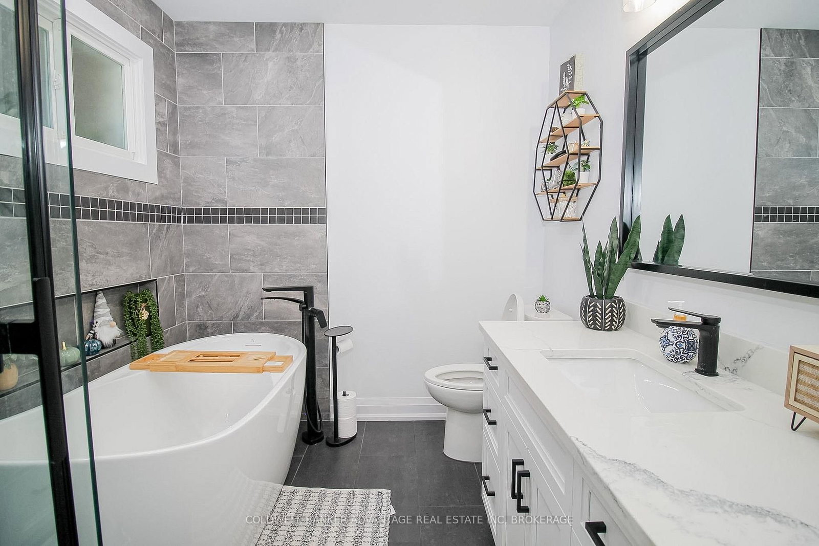 60 Gladys Avenue • Welland, ON photo 20