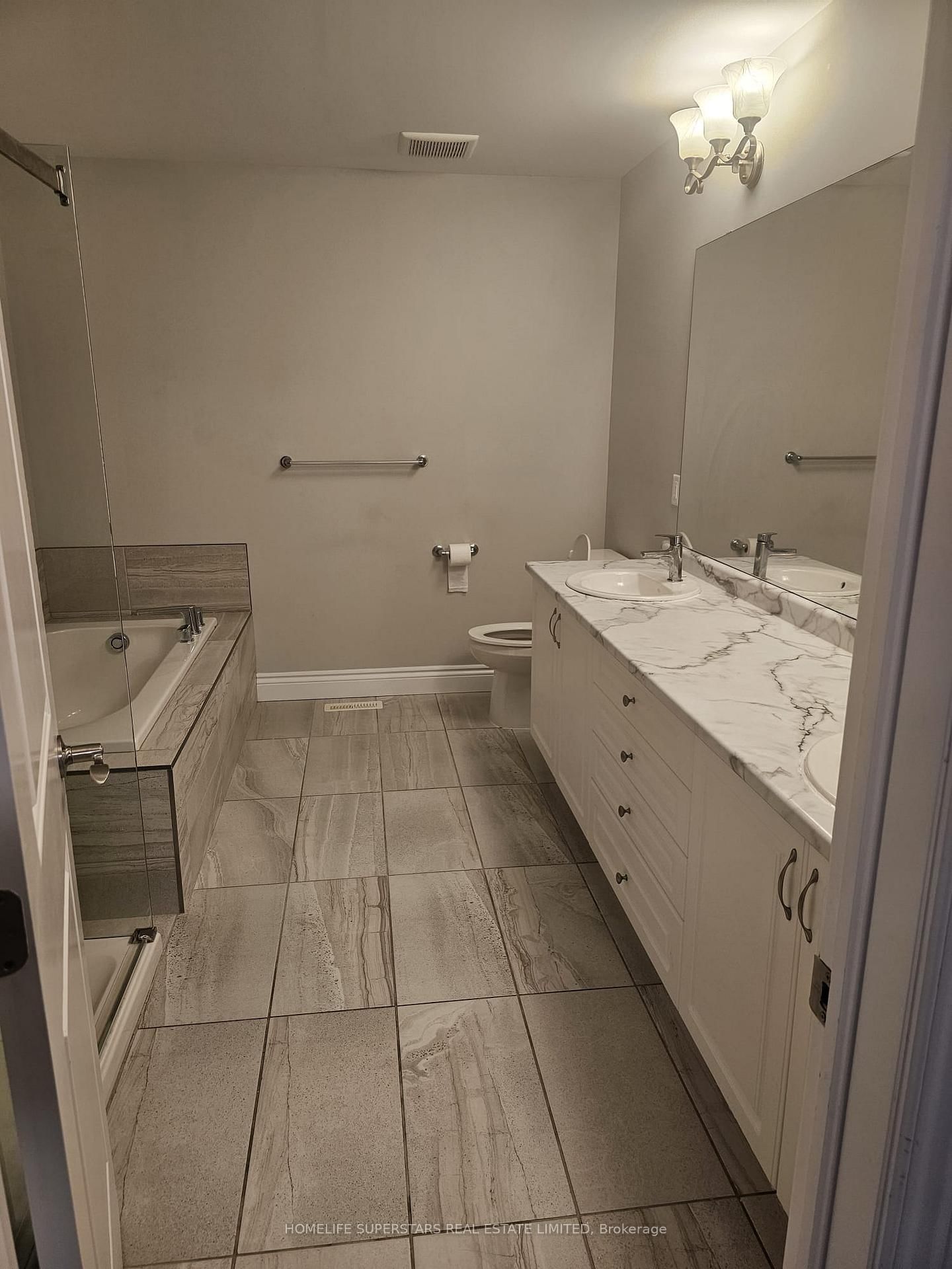 2320 Constance Avenue, London South 4