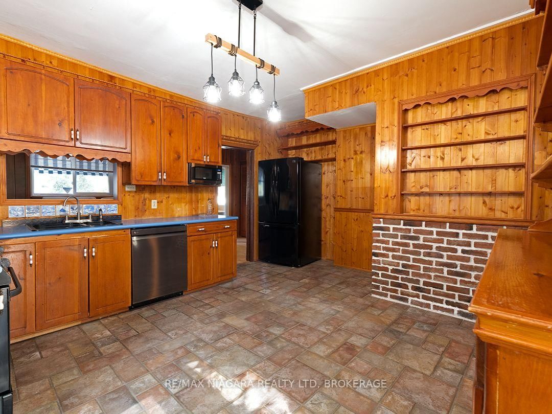632 King Street • Port Colborne, ON photo 10