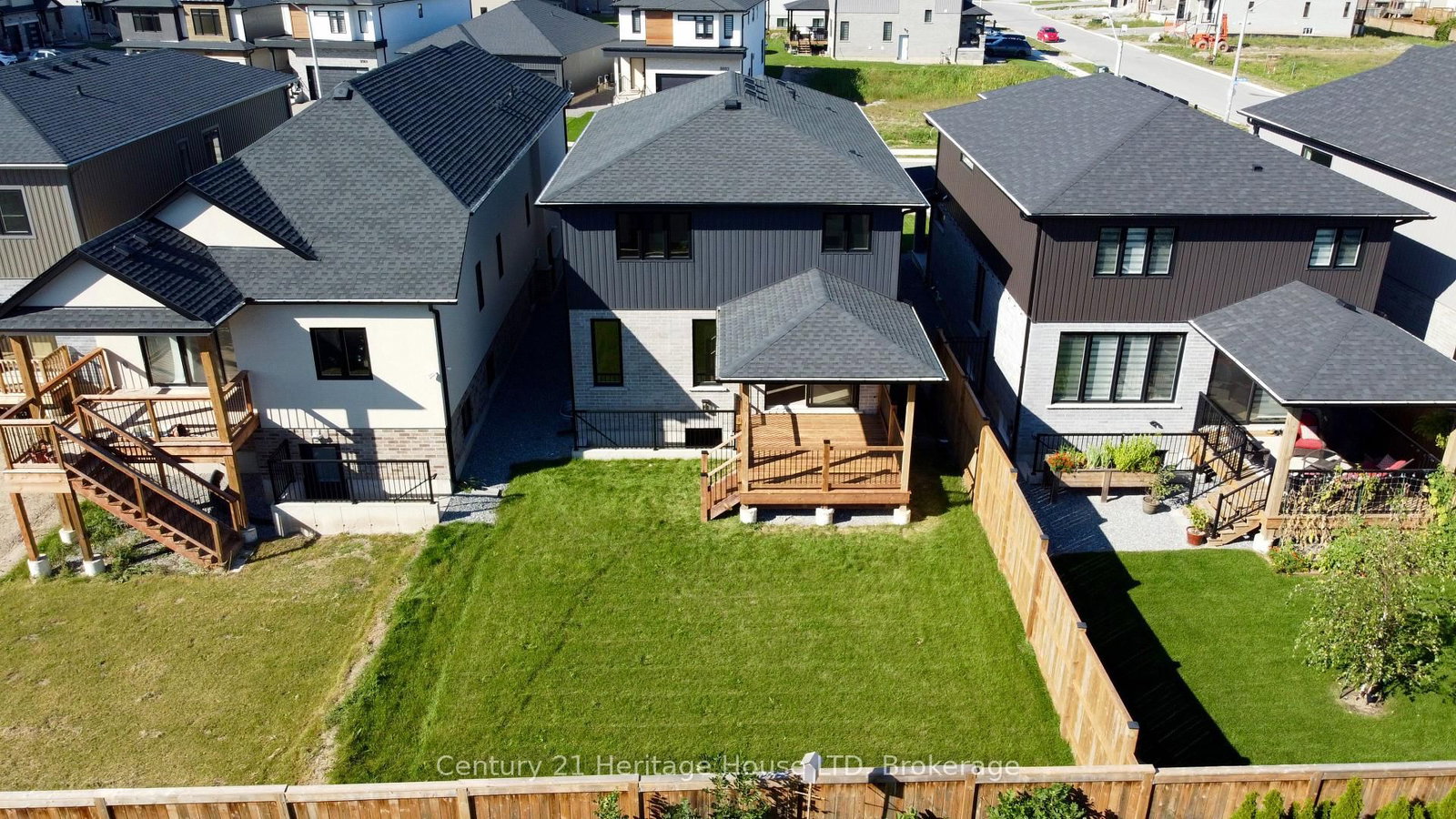 8890 Angie Drive • Niagara Falls, ON photo 9