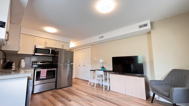 122 COURTLAND Ave E photo 5