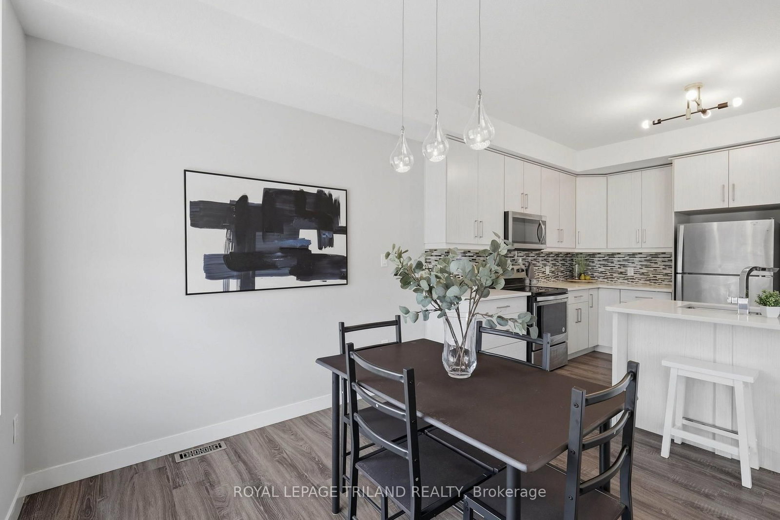 954 West Village Square • London North, ON photo 17