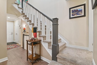 11 Creek's End Lane • Nepean, ON photo 6