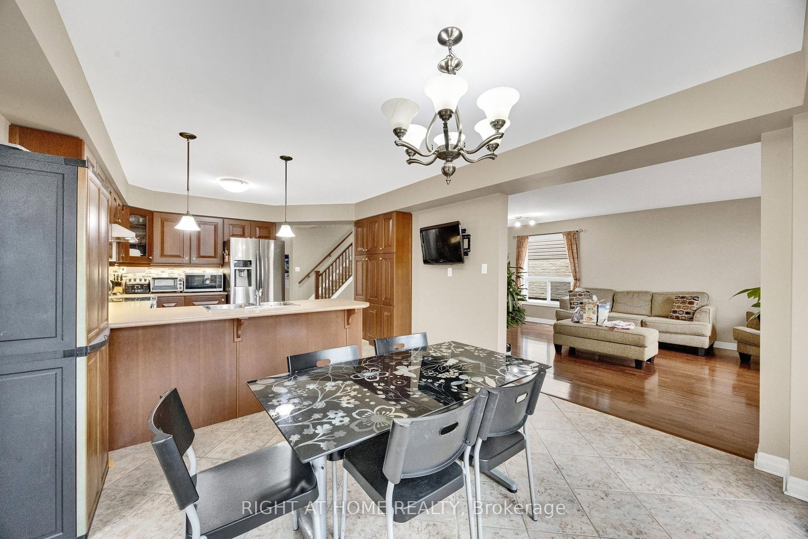 3184 POMEROY Lane • London South, ON photo 12