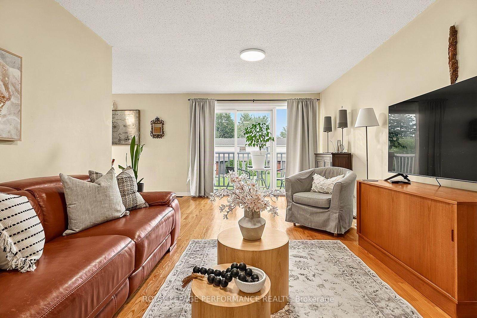16 Woodmount Crescent • Ottawa, ON photo 9