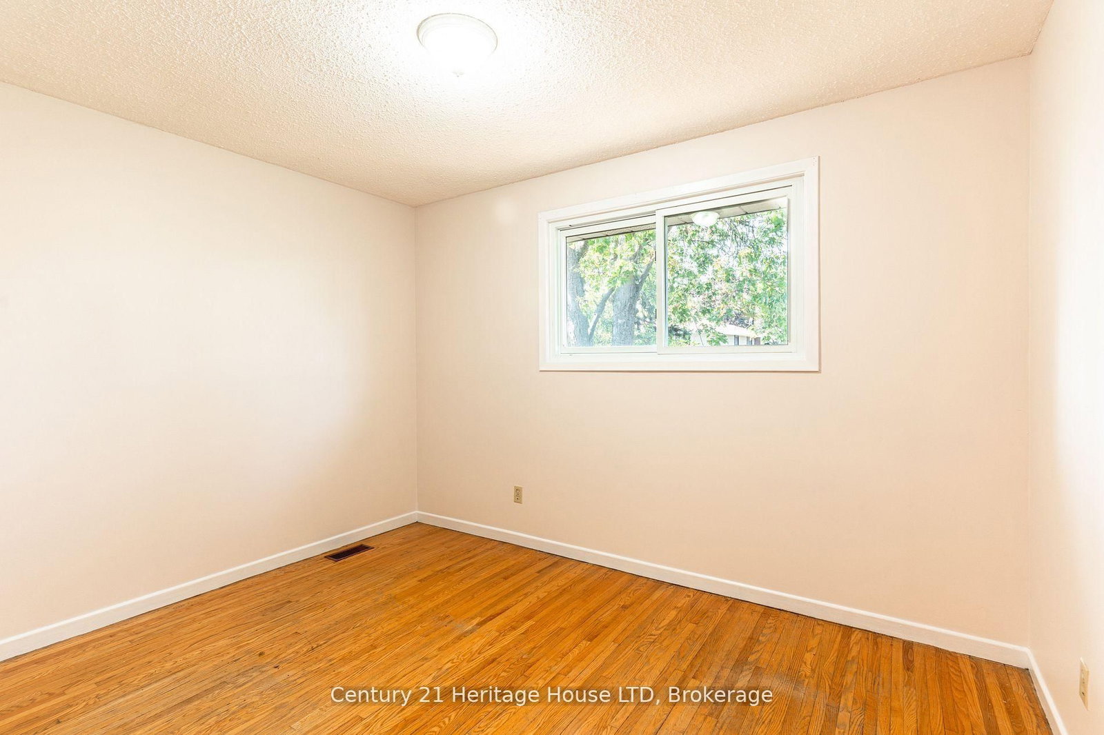 387 First Avenue • Welland, ON photo 14
