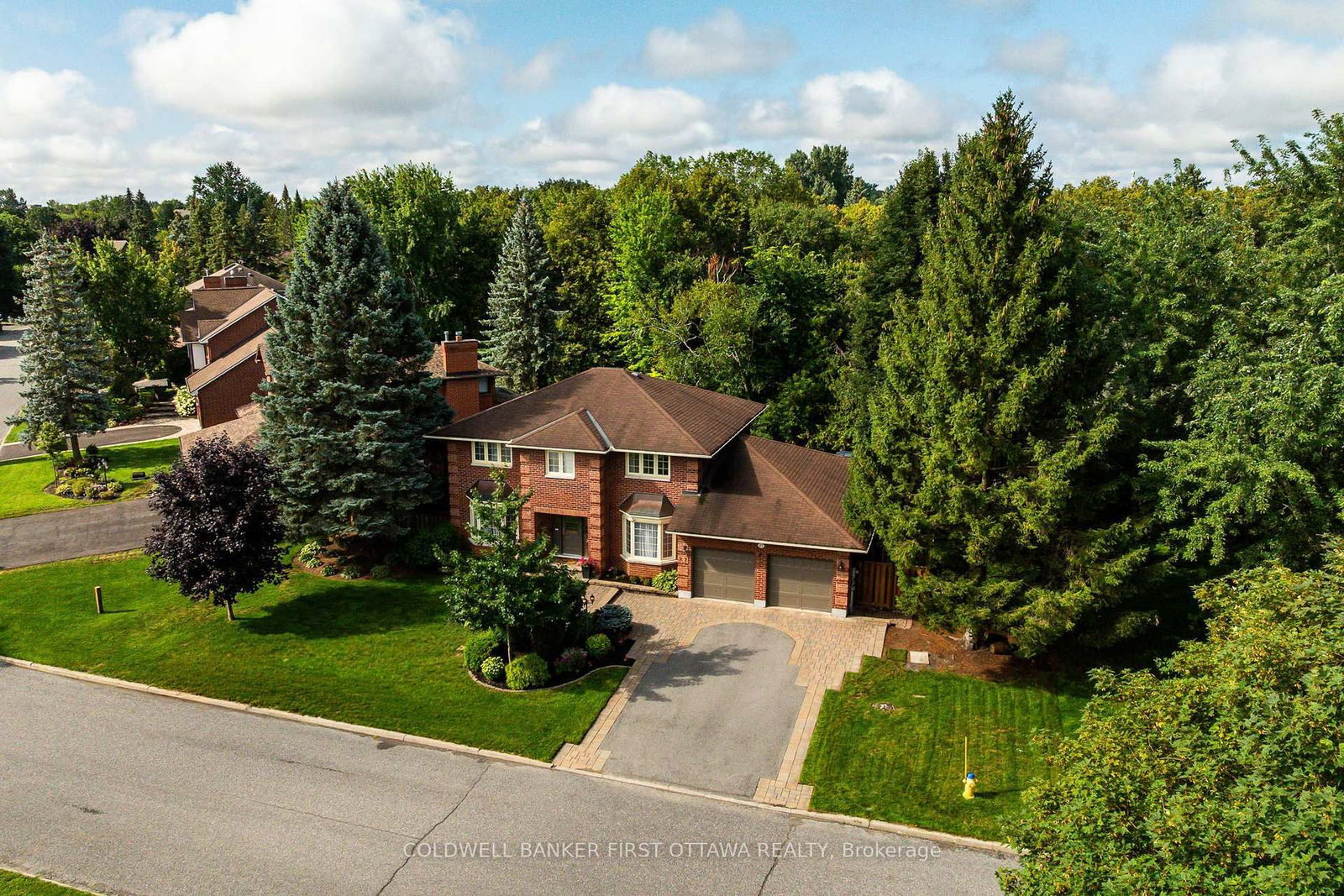 27 Hampel Crescent • Stittsville, ON photo 4