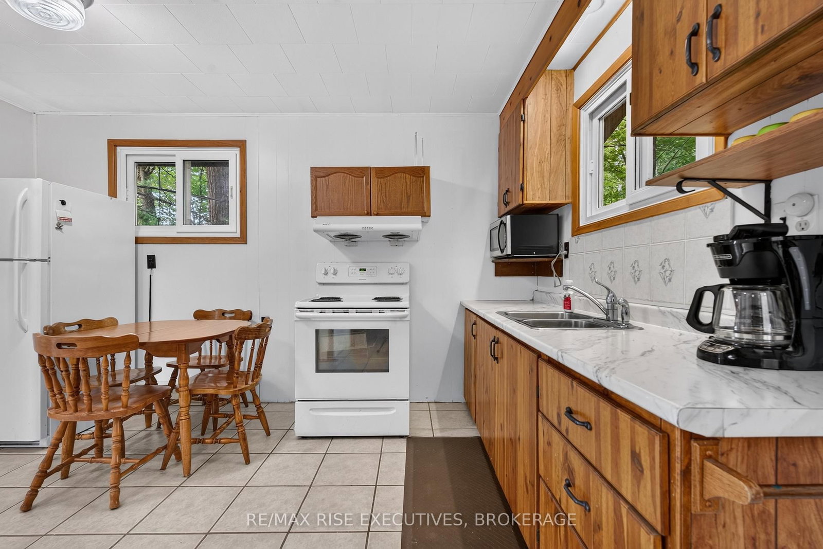 638 Derbyshire Point Lane • Athens, ON photo 11
