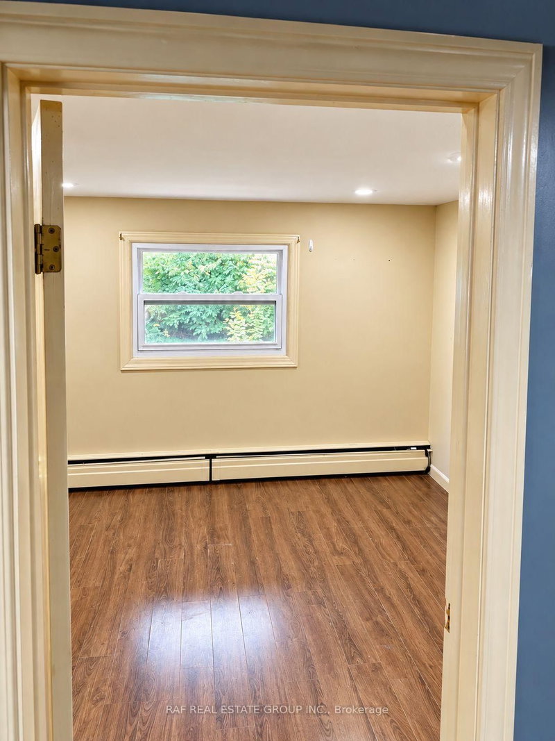 1325 HIGHBURY Ave N photo 5