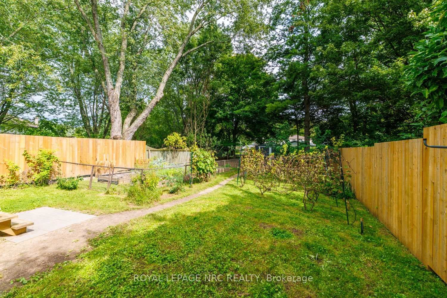 46 GRAYSTONE Crescent • Welland, ON photo 11