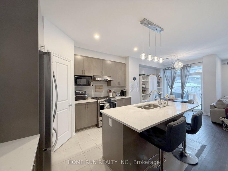 555 Jackdaw Ave photo 3