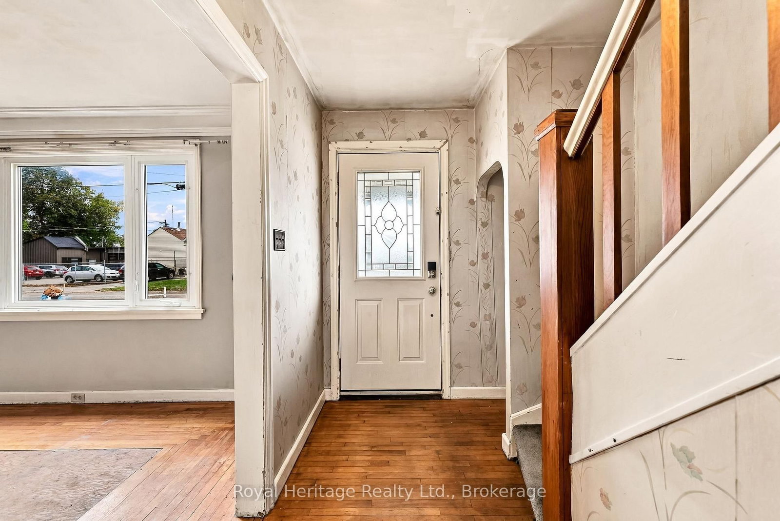 20 Gordon Street • Belleville, ON photo 2