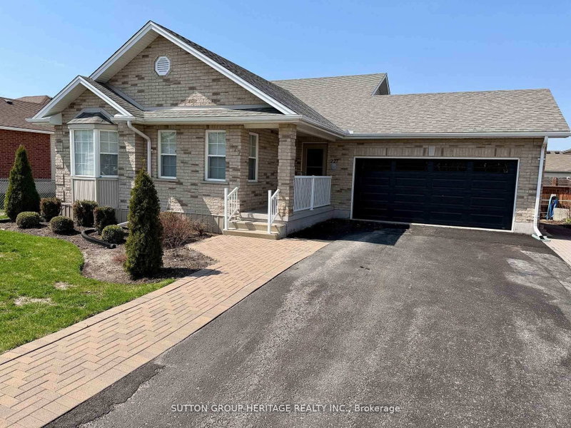 227 Victoria Ave N photo 1