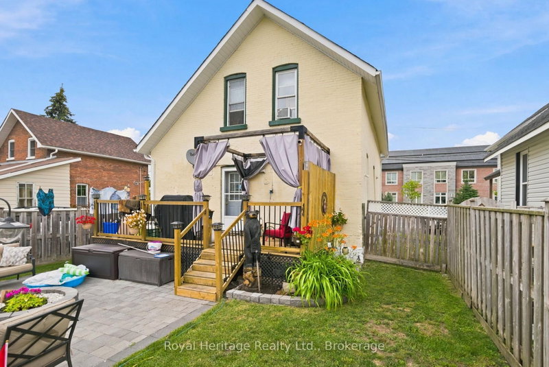 61 Lindsay St N photo 3