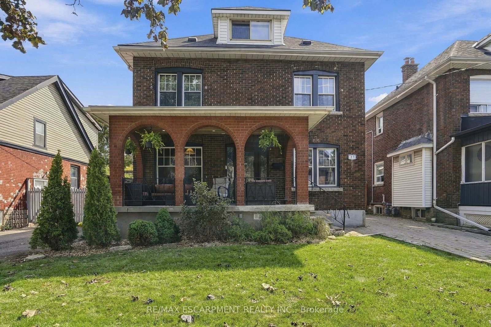 Detached House for sale at 17 Tuxedo Avenue, Hamilton, Ontario, L8K 2R7 - Delta - MLS: X13810442