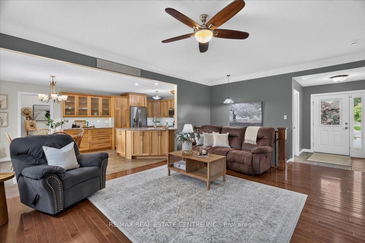 515 Woodward Drive • Strathroy-Caradoc, ON photo 11