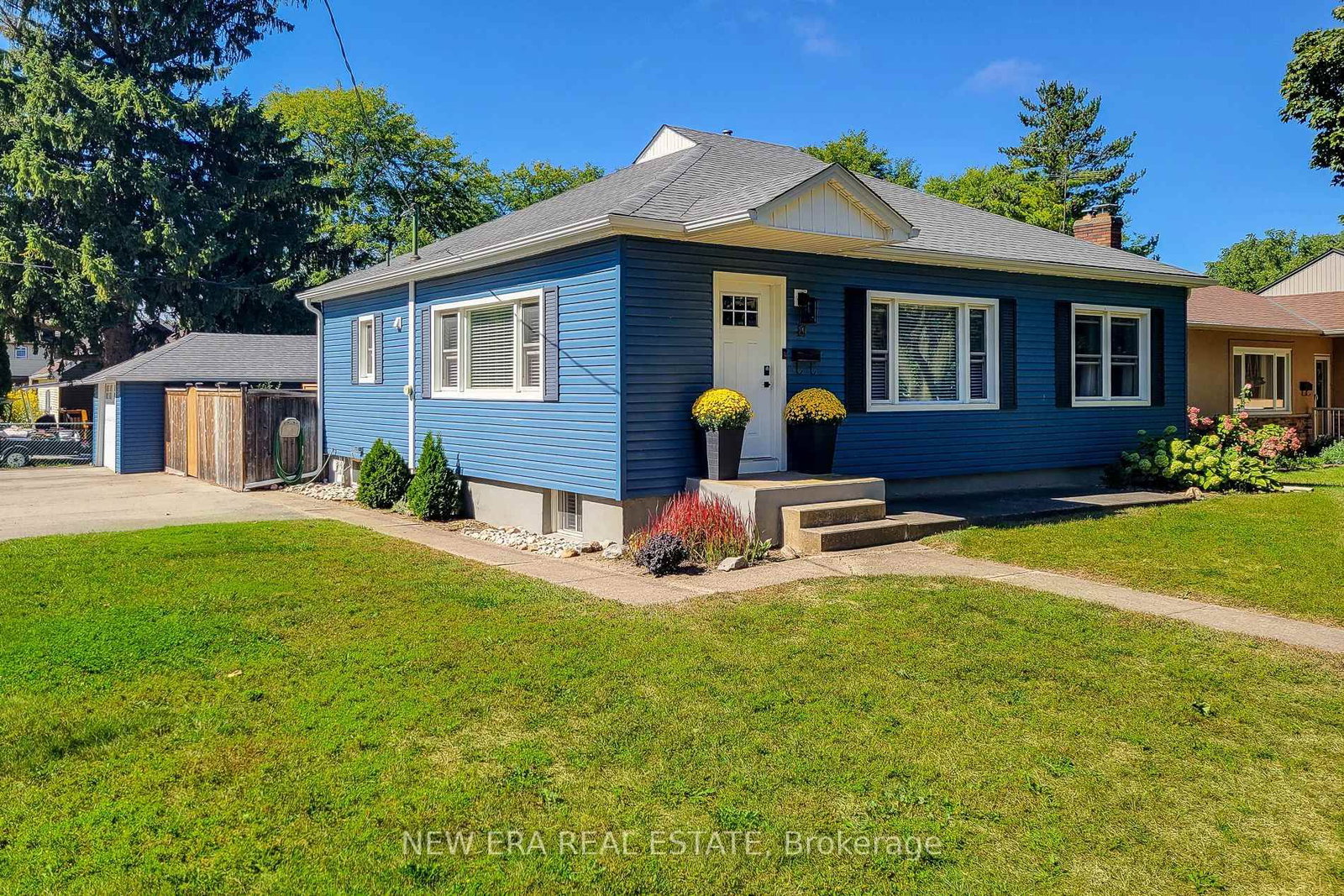 Detached House for sale at 19 THORNDALE Avenue, St. Catharines, Ontario, L2R 6A6 - Haig - MLS: X13811446