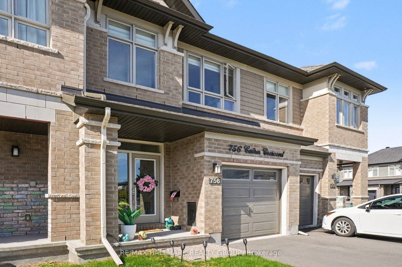 756 Cairn Cres photo 4