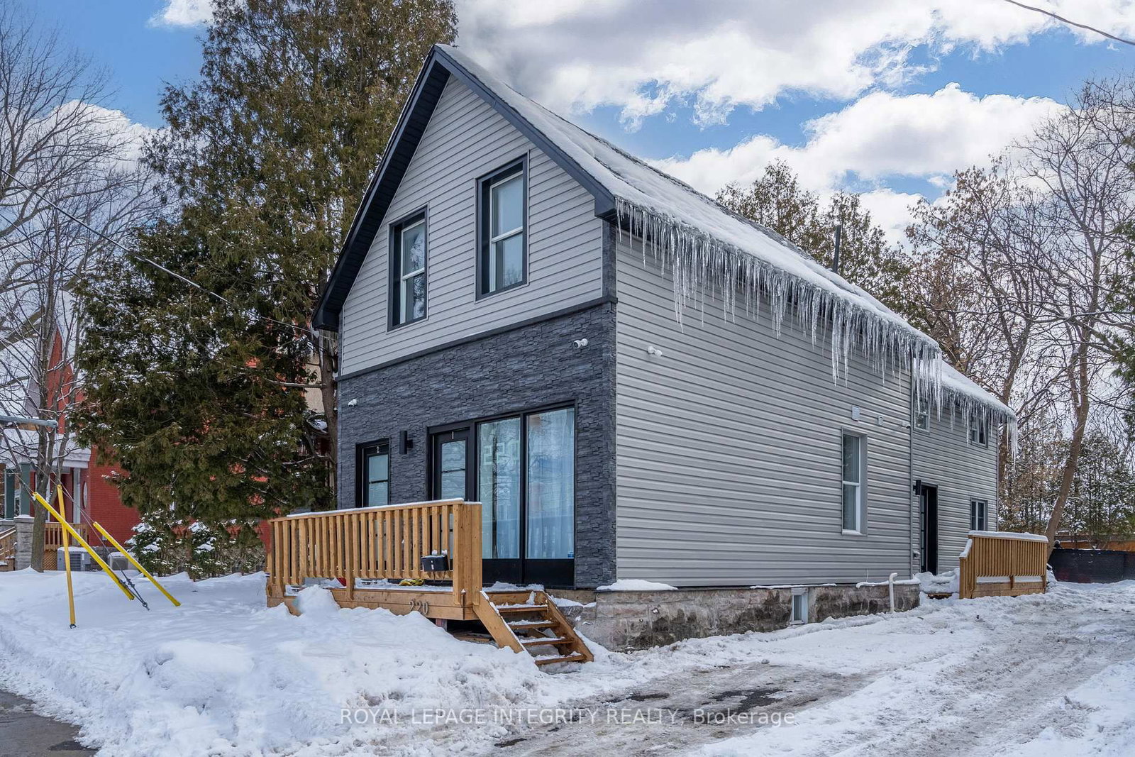 218-220 Mcarthur Avenue • Ottawa, ON photo 2