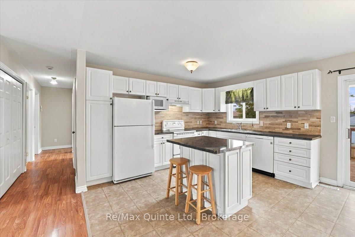 6 Chisholm Square • Belleville, ON photo 6