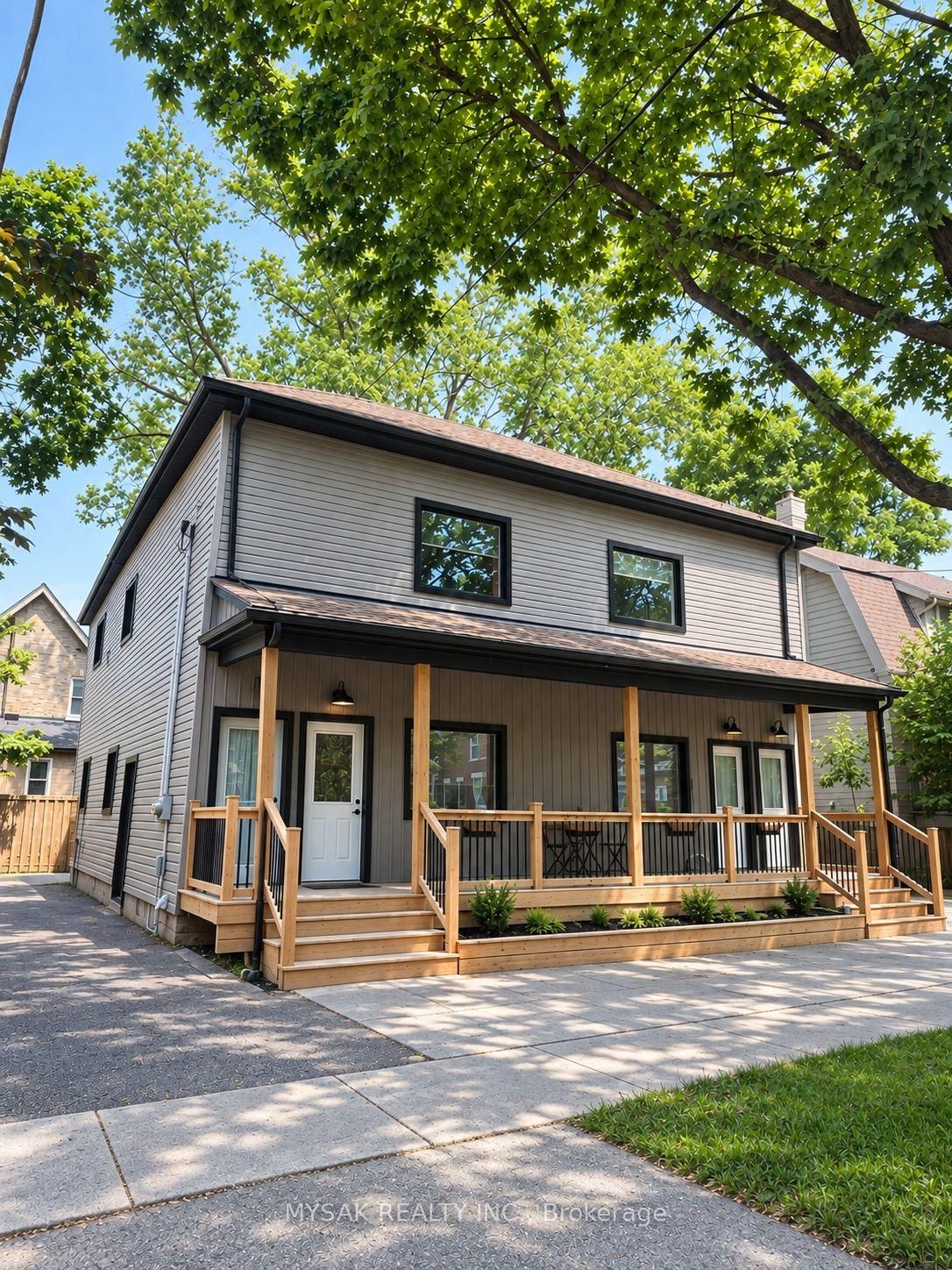 12-14 Victor Street S
