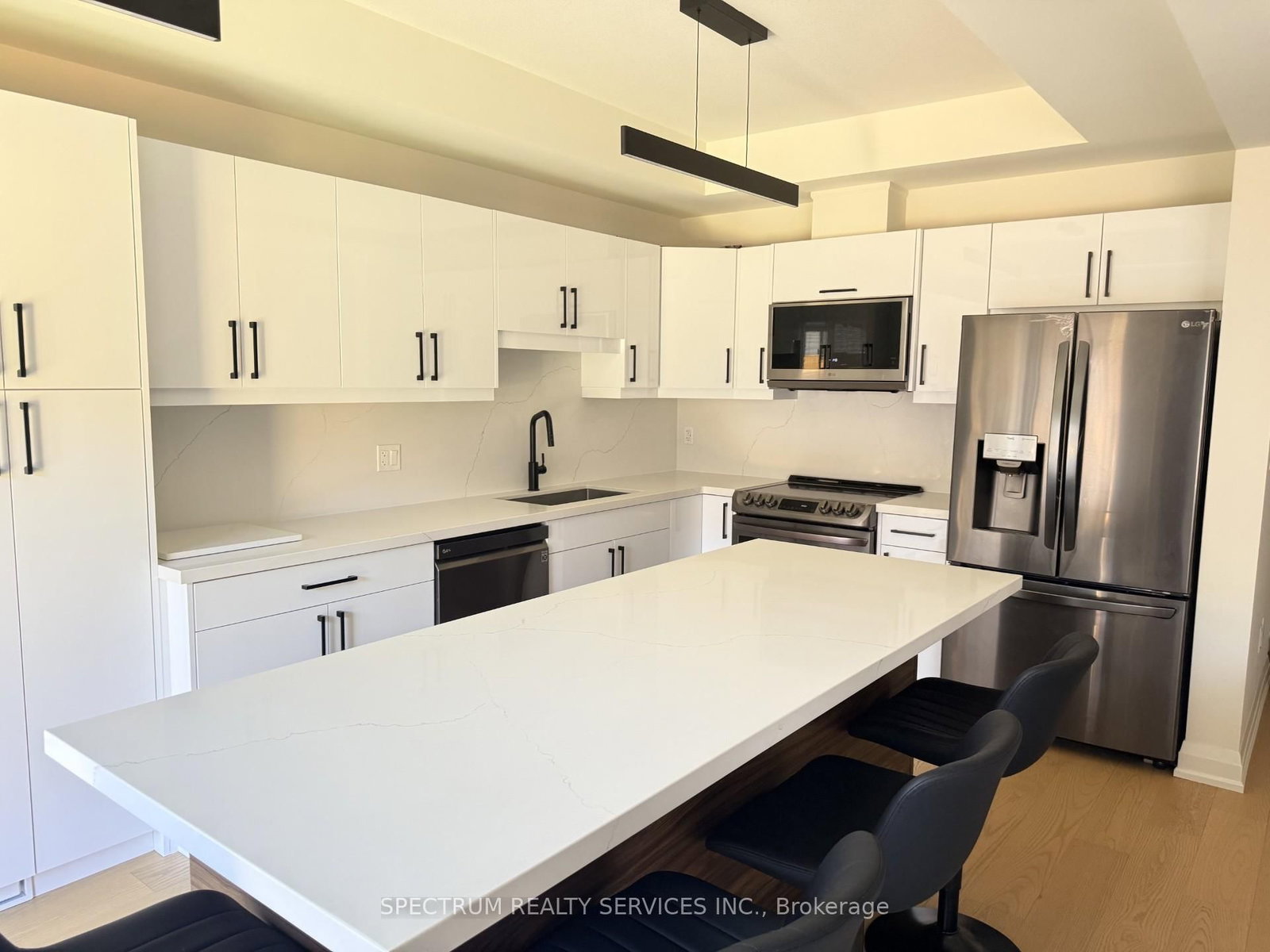 7436 Matteo Drive • Niagara Falls, ON photo 3