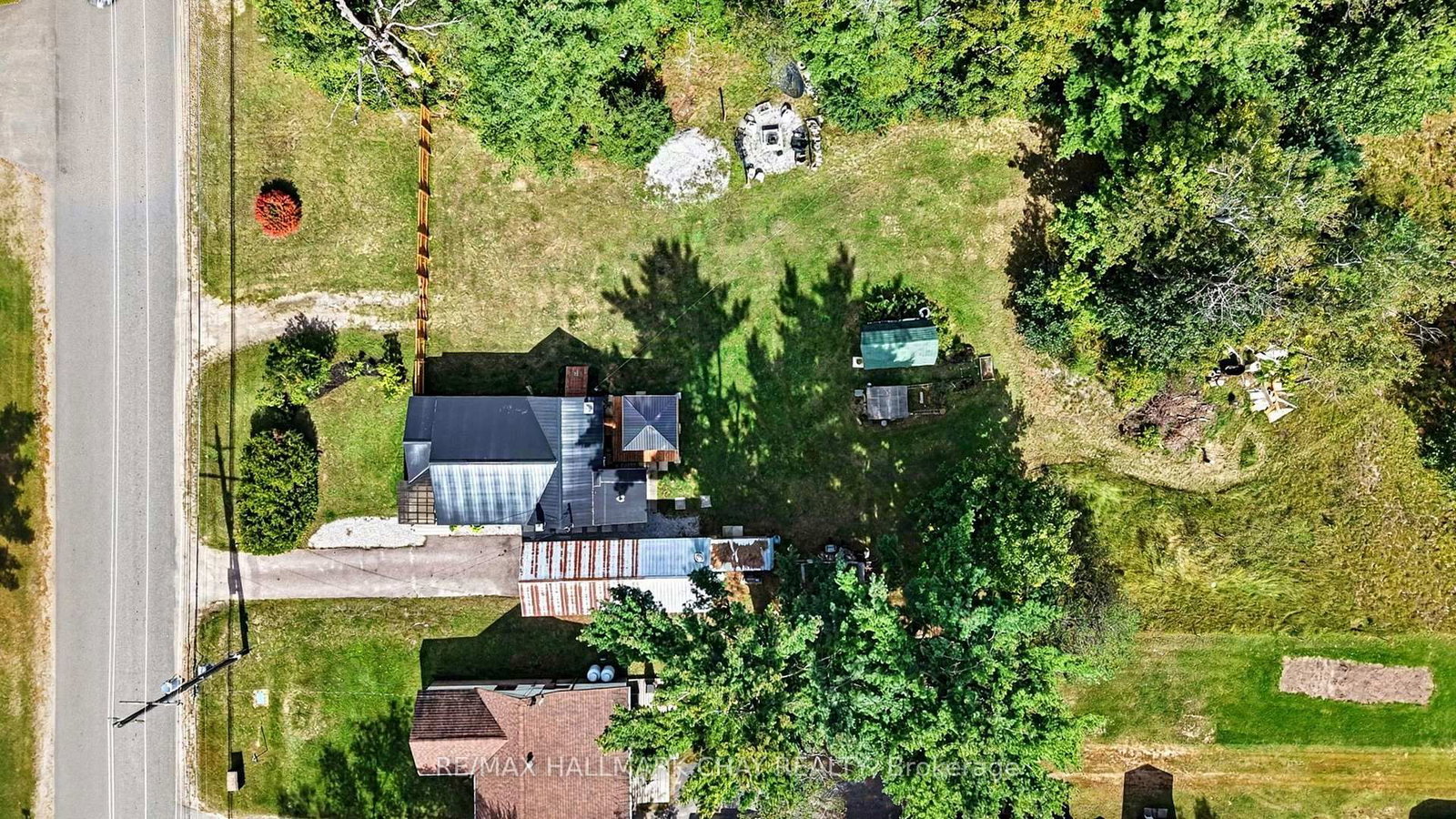 1194 Winhara Road photo 3