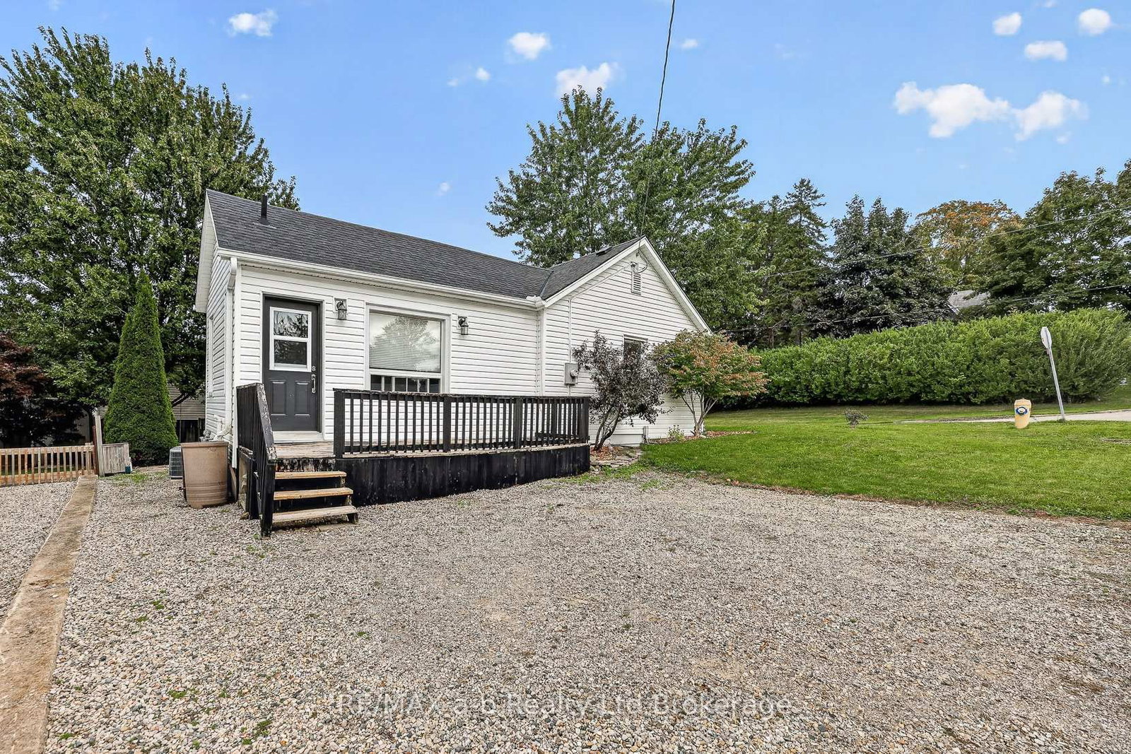 250 Frederick Street • Ingersoll, ON photo 3