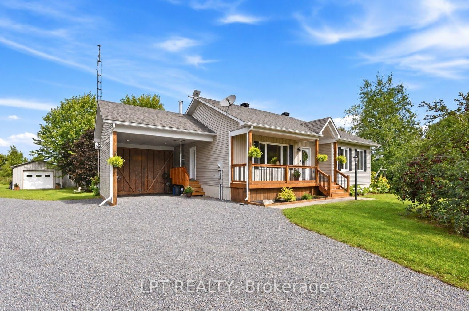 20375 Dunvegan Road E • North Glengarry, ON photo 1