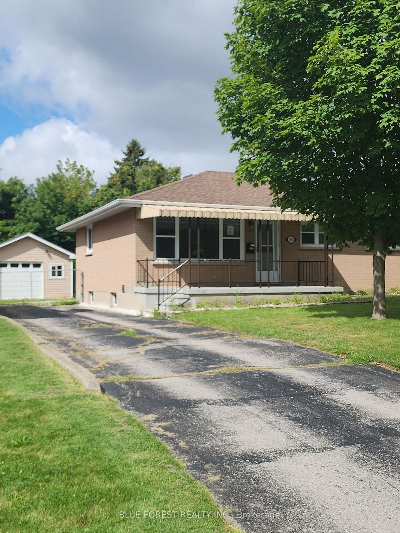 1918 Duluth Crescent