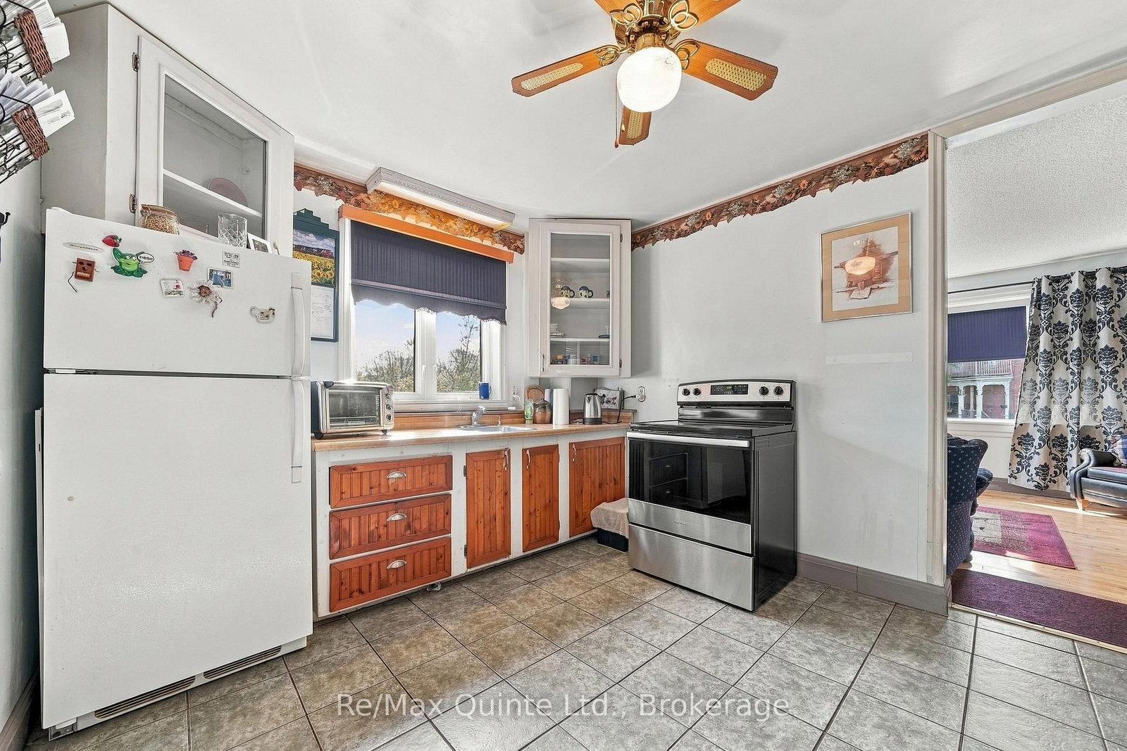 170 Moira Street W • Belleville, ON photo 12