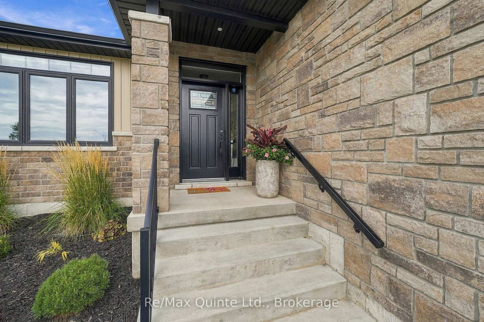 61 Hastings Park Drive • Belleville, ON photo 6