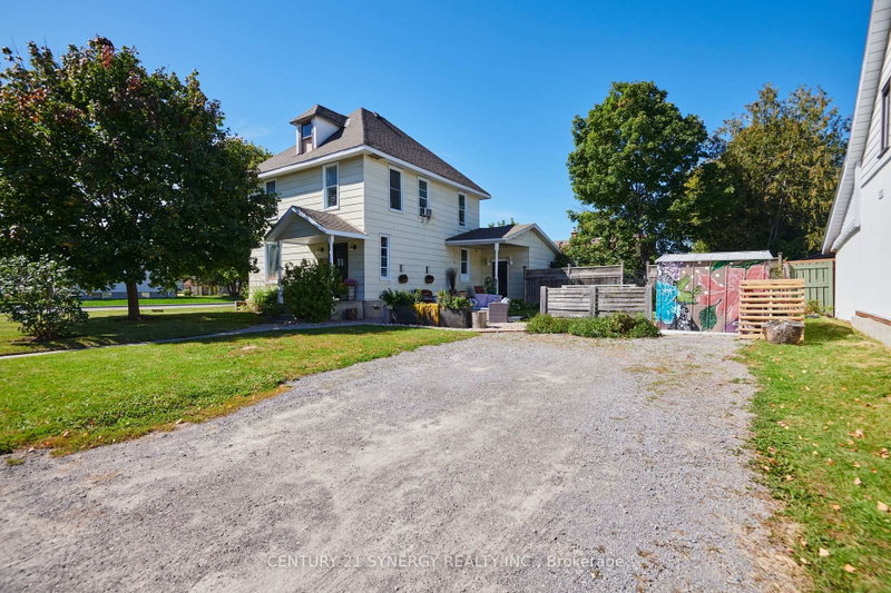 35 Norma St S photo 2