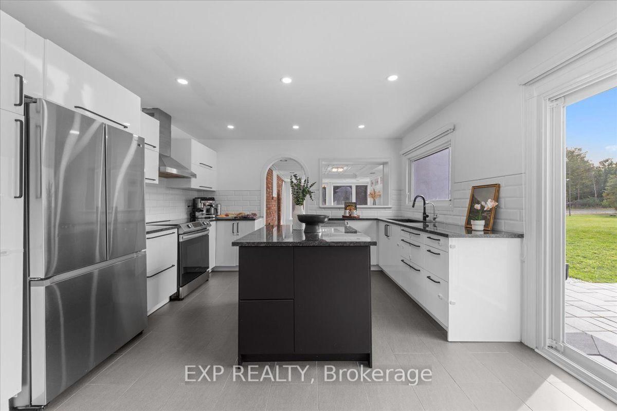 2940 Prince Of Wales Drive • Ottawa, ON photo 9