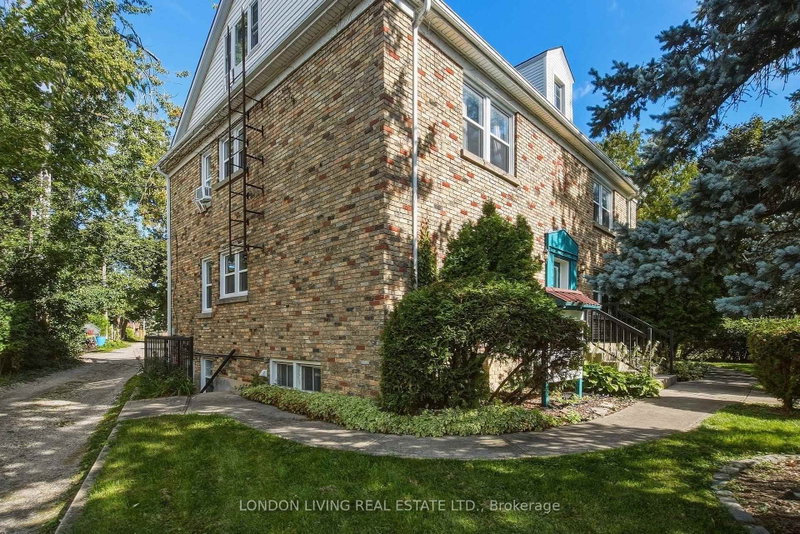 4 - 137 Windsor Crescent