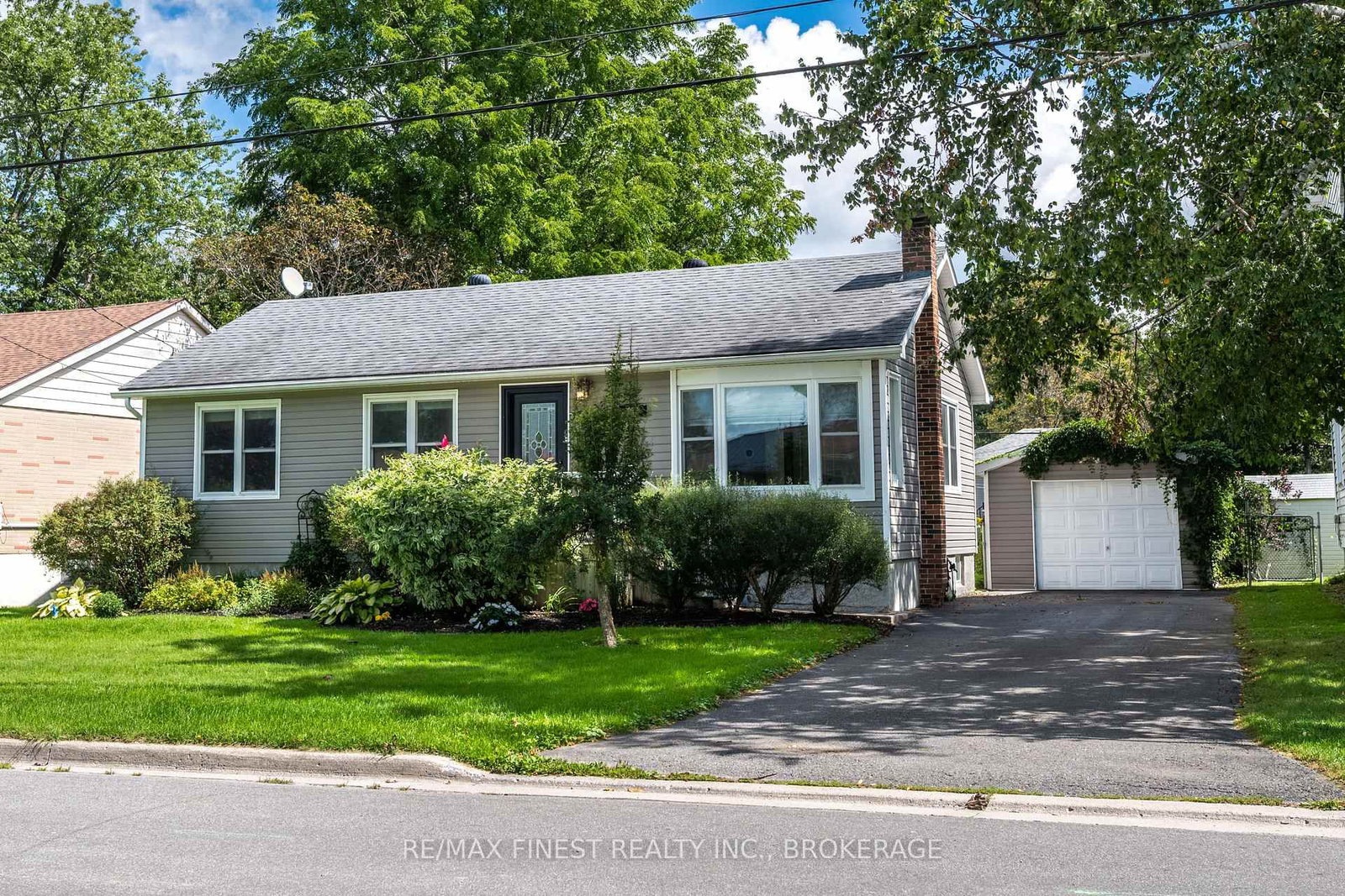 Detached House for sale at 193 Hawthorne Avenue, Kingston, Ontario, K7M 1Z2 - West of Sir John A. Blvd - MLS: X13823850