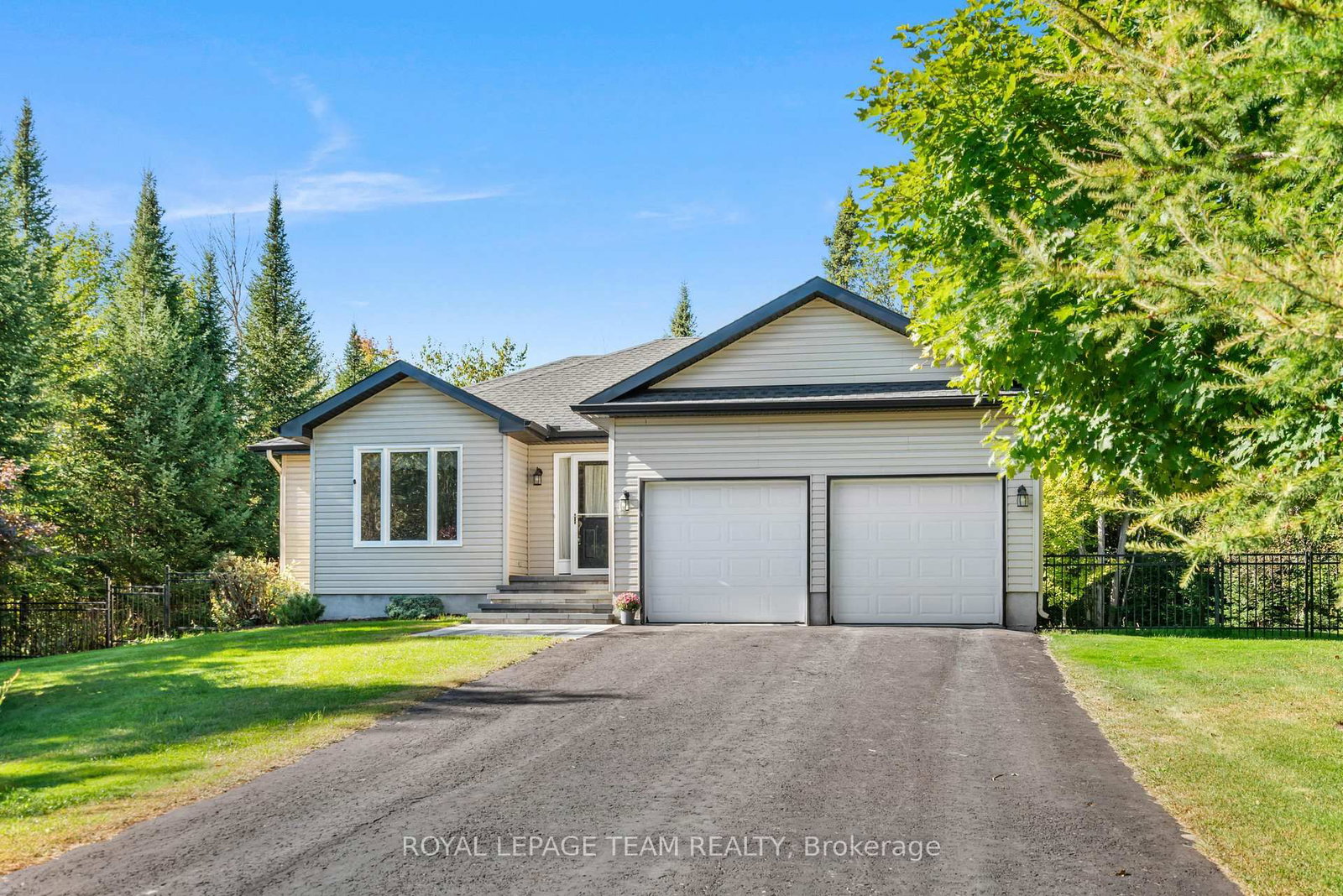 19 Hickory Drive • North Grenville, ON photo 2
