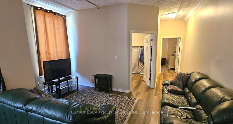 74 Locke St N photo 4