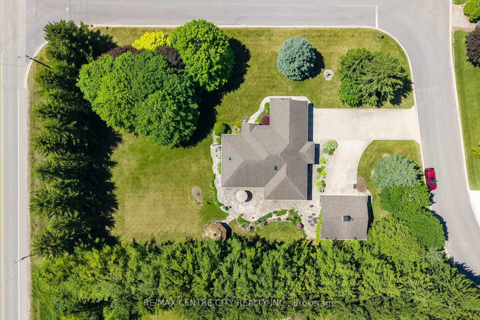 61 Aberdeen Drive • Middlesex Centre, ON photo 3
