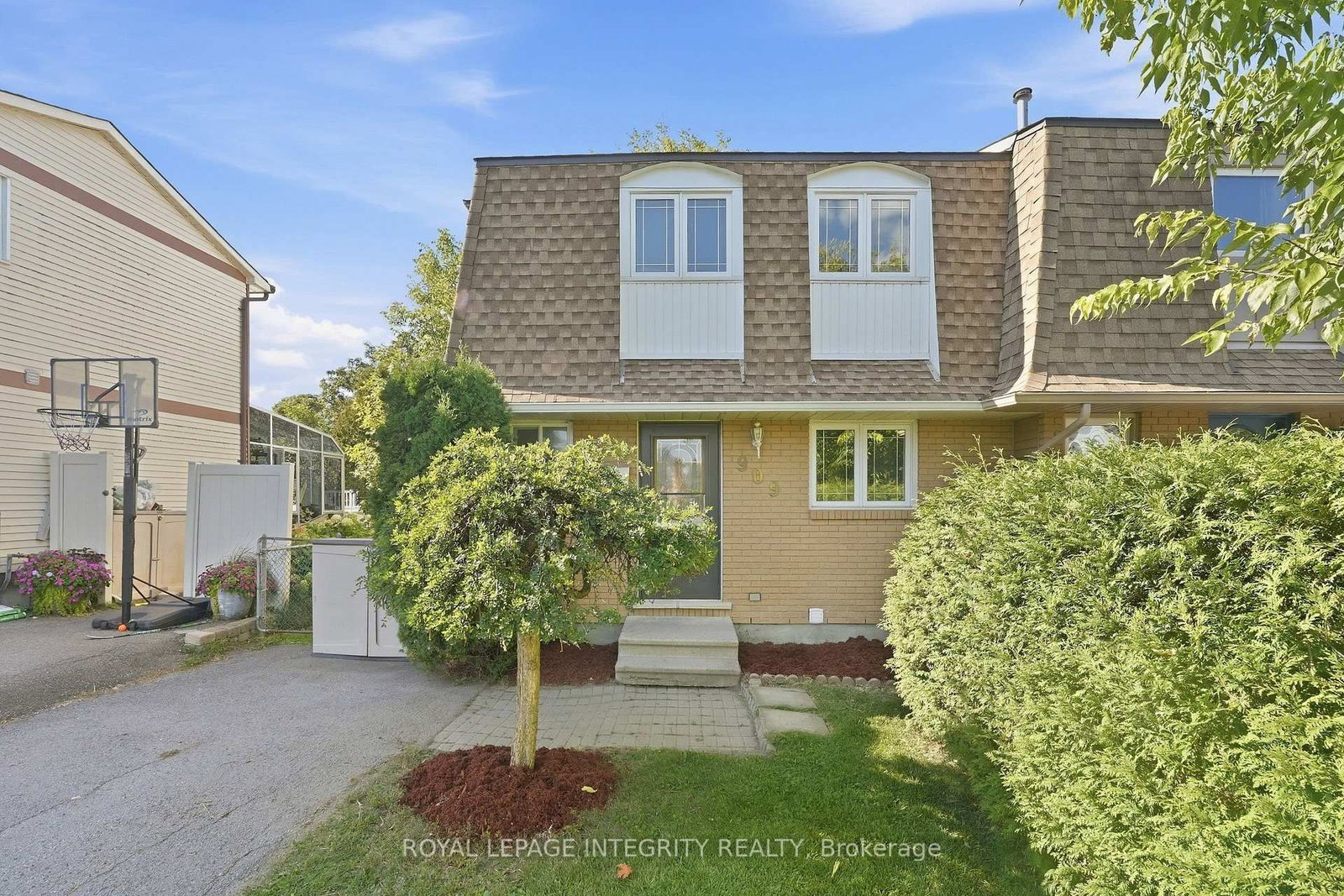 909 Lawnsberry Drive