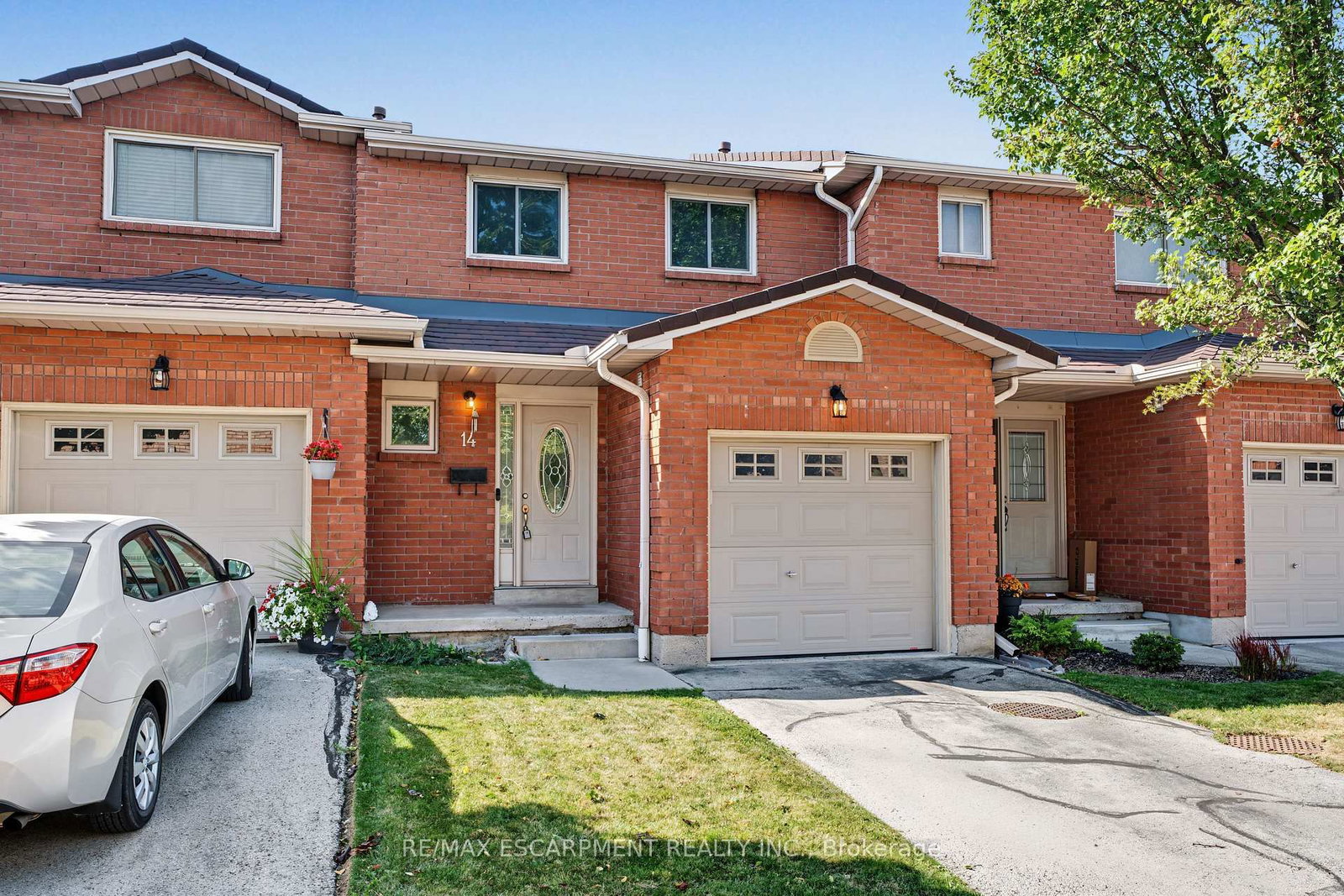 Townhouse for sale at 14-391 Stone Church Road, Hamilton, Ontario, L9B 2H2 - Barnstown - MLS: X13825384