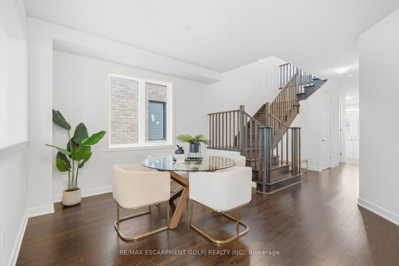 166 Aviron Cres photo 5