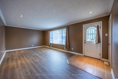 14 Carrick Street • Haldimand, ON photo 2