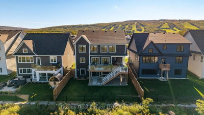 166 Chestnut Street • Blue Mountains, ON photo 2