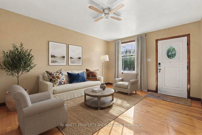 367 Sunnyside Ave photo 3