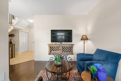 716 Brian Good Avenue • Ottawa, ON photo 9